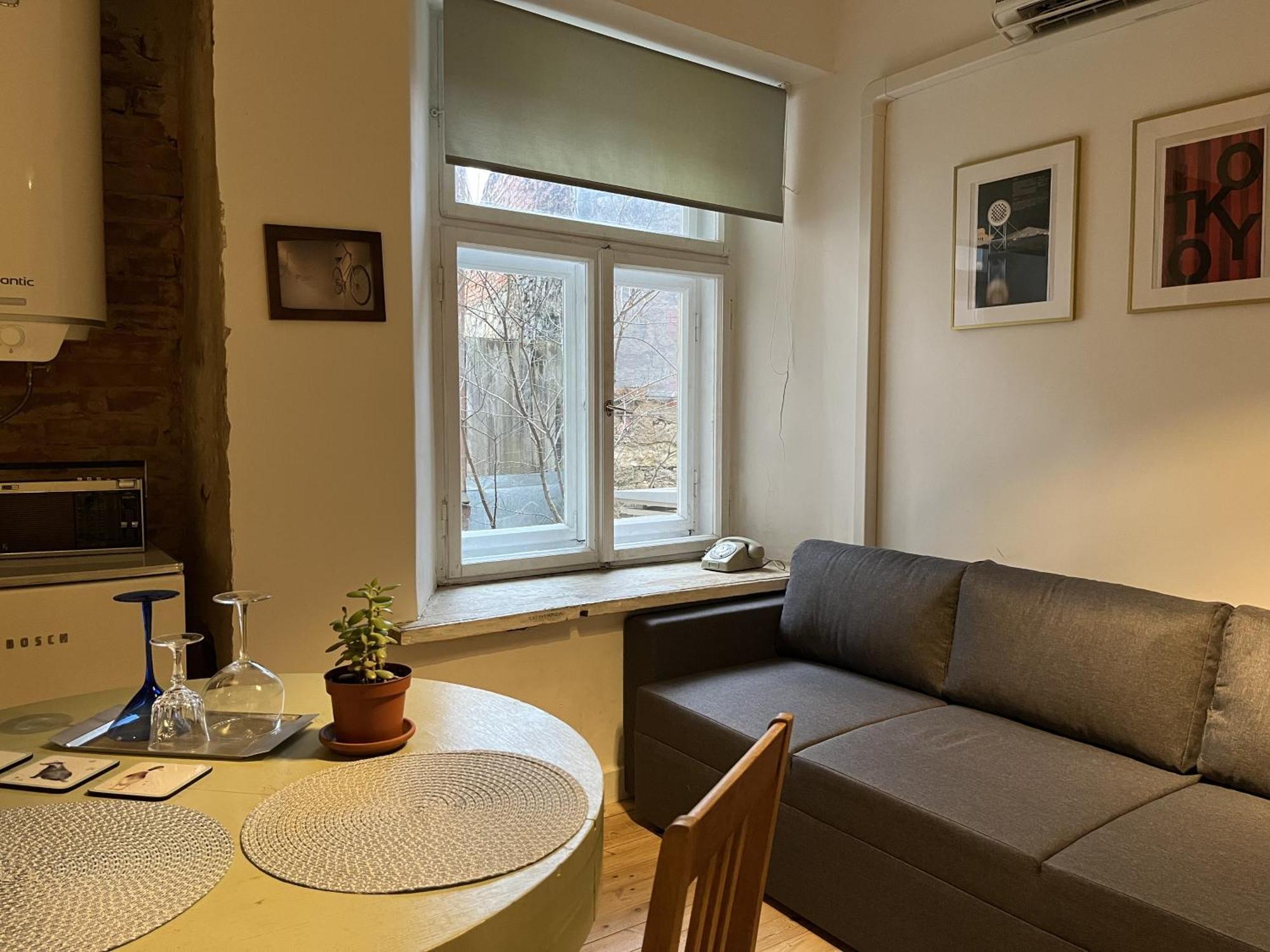 Old Town Apartment *